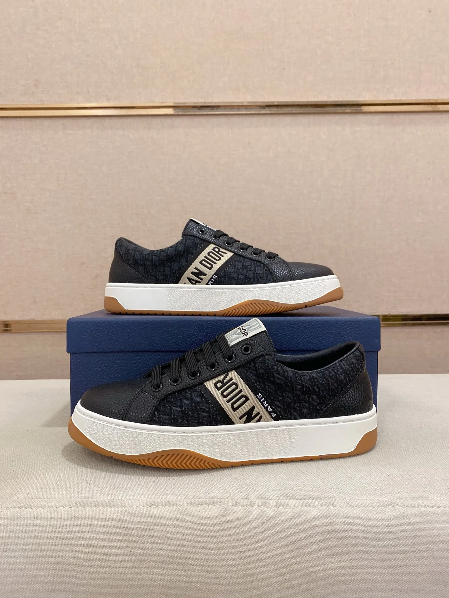 Men's men's shoes 💰 400💰🇮🇹🇮🇹Dior D new model is on sale at the same time, upper 🇮🇹Imported stretch fabric from Italy Fully imported sheepskin lining💪💪, completely 1⃣️ to 1⃣️🇮🇹💪💪, ⚠Sole: Original sole provided by the original factory, exclusive movable molded sole super comfortable, ⚠Original factory follow-up, 🔍🔍high quality, you can come in and out at will, welcome to compare⚠. Code number: 38-44 (45 is custom-made and cannot be returned or exchanged)